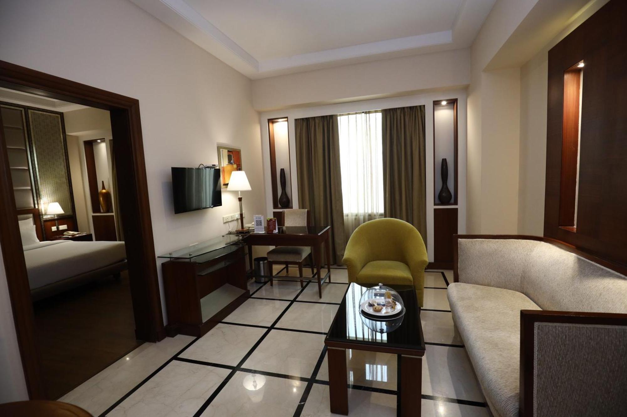 Western Hotel 4*